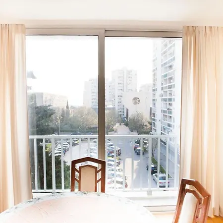 Cozy Apt Within Walk Distance To Center And Beach