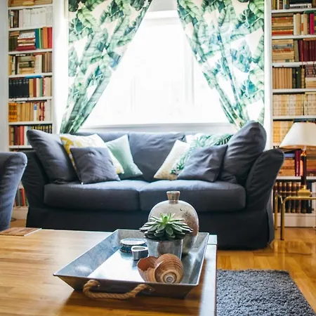 Cozy Apt Within Walk Distance To Center And Beach *