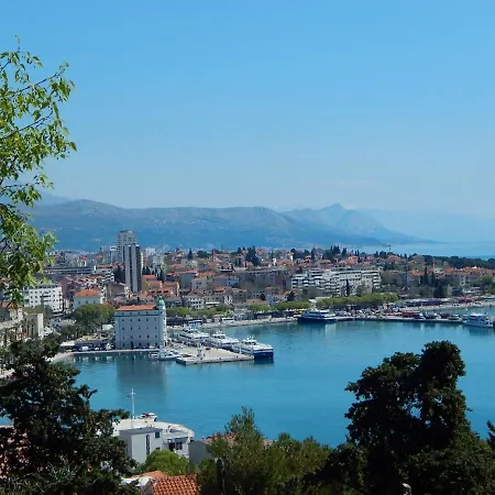 Cozy Apt Within Walk Distance To Center And Beach Appartamento *